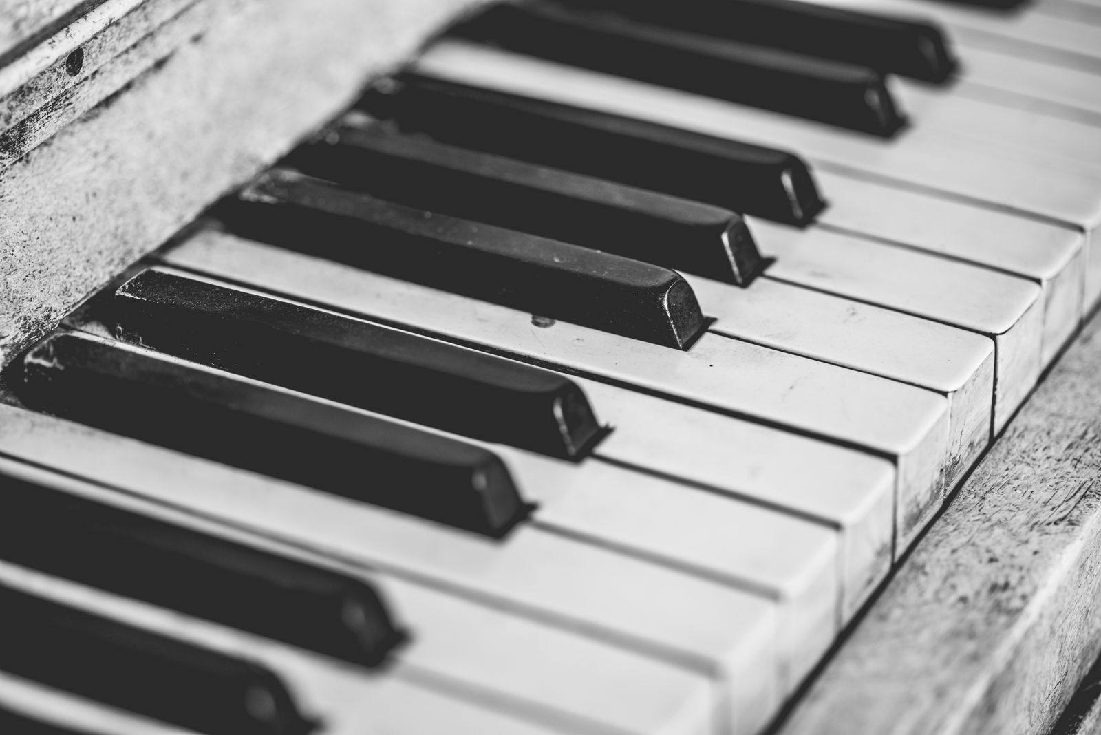Gros plan sur des touches de piano